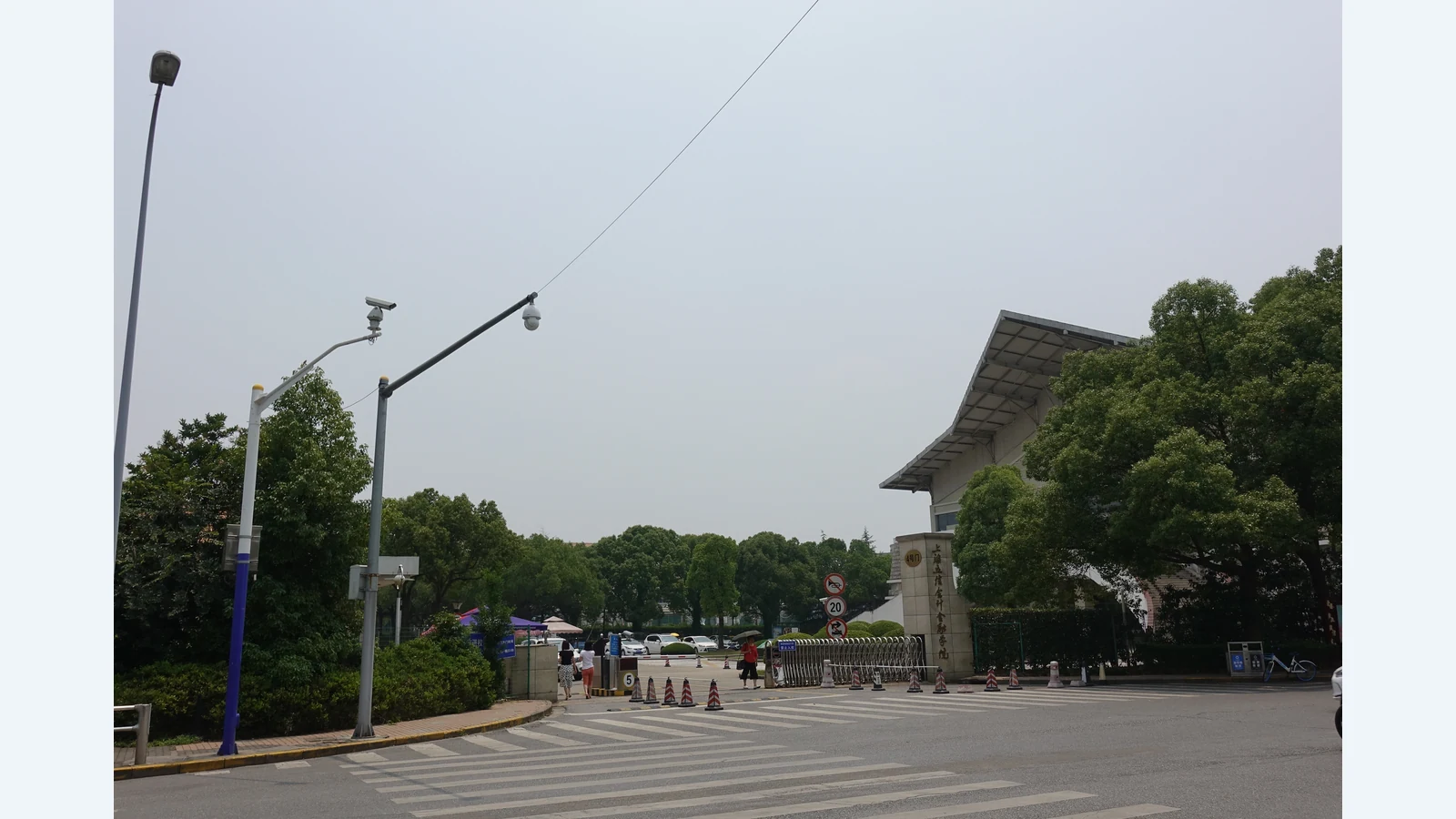 上海立信会计金融学院校园图片